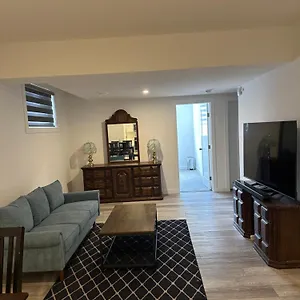 https://apt-spacious-2-br-kitchen-near-airport.calgaryhotelsearch.com