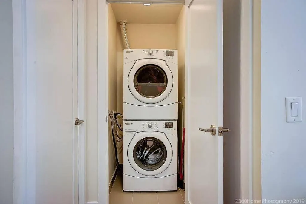 Luxury 2 & 3 Bedroom Downtown Toronto 0*,  Canada