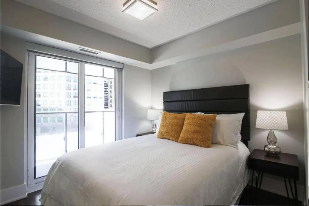 Apartment Luxury 2 & 3 Bedroom Downtown Toronto