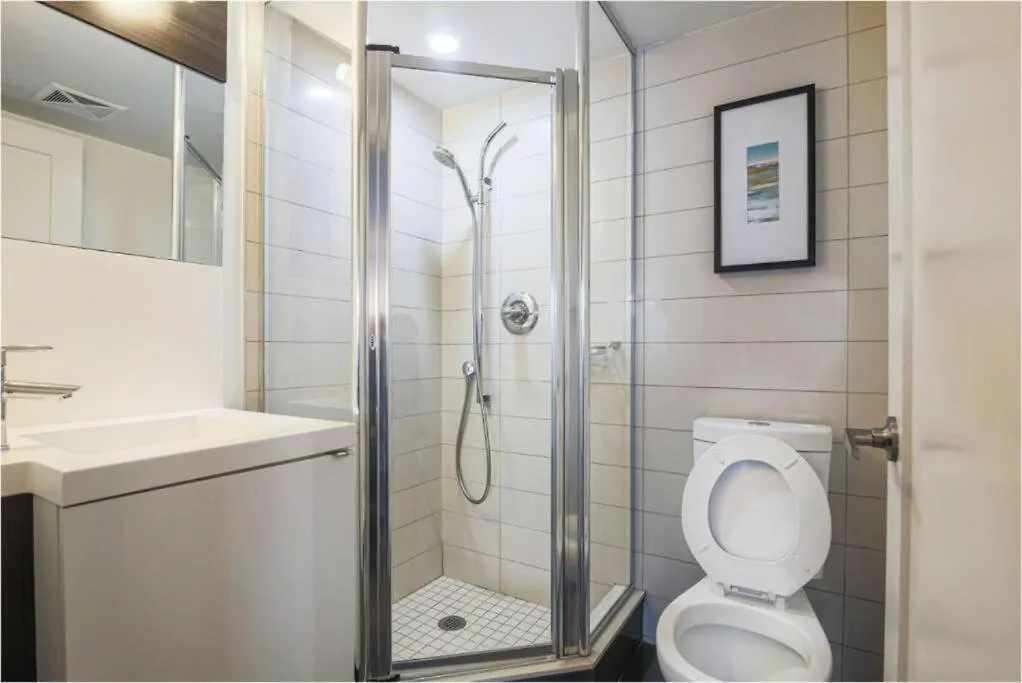 Luxury 2 & 3 Bedroom Downtown Toronto Canada