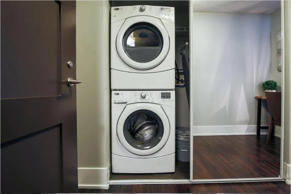 Luxury 2 & 3 Bedroom Downtown Toronto 0*,  Canada
