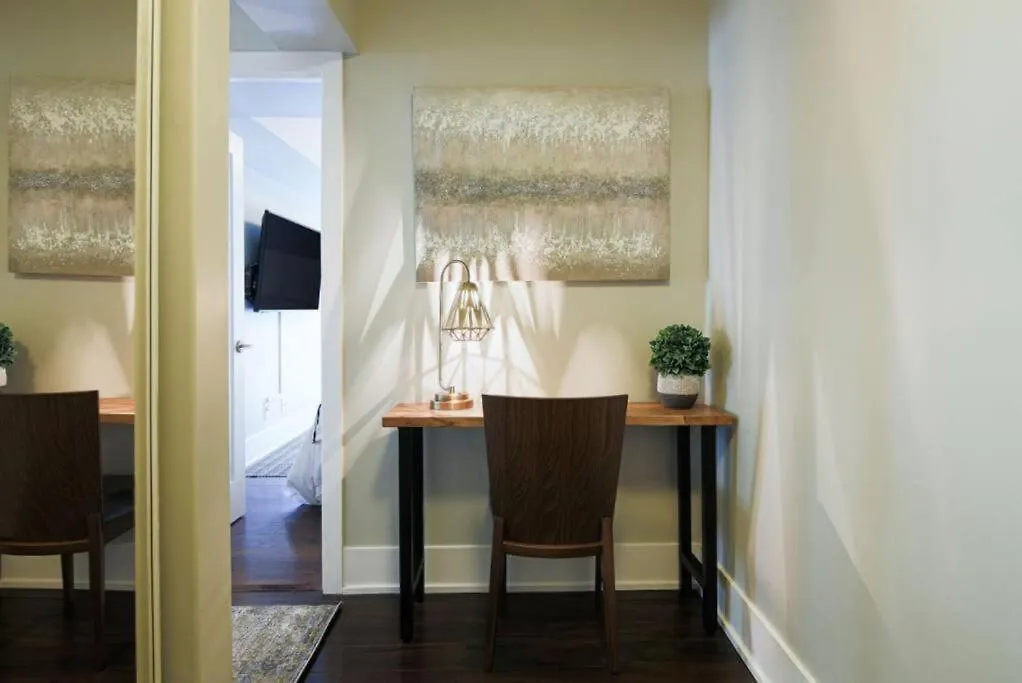 Luxury 2 & 3 Bedroom Downtown Toronto 0*,